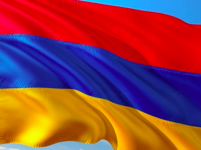 Выборы в Армении. Почему народ проголосовал за того, кто проиграл войну –  Лазаревский клуб