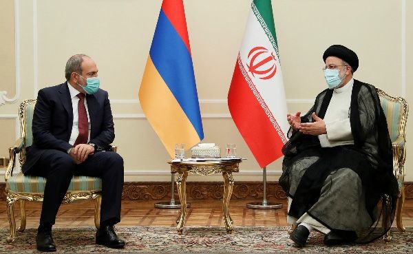 Пашинян и Раиси обсудили широкий круг вопросов укрепления отношений Армении и Ирана