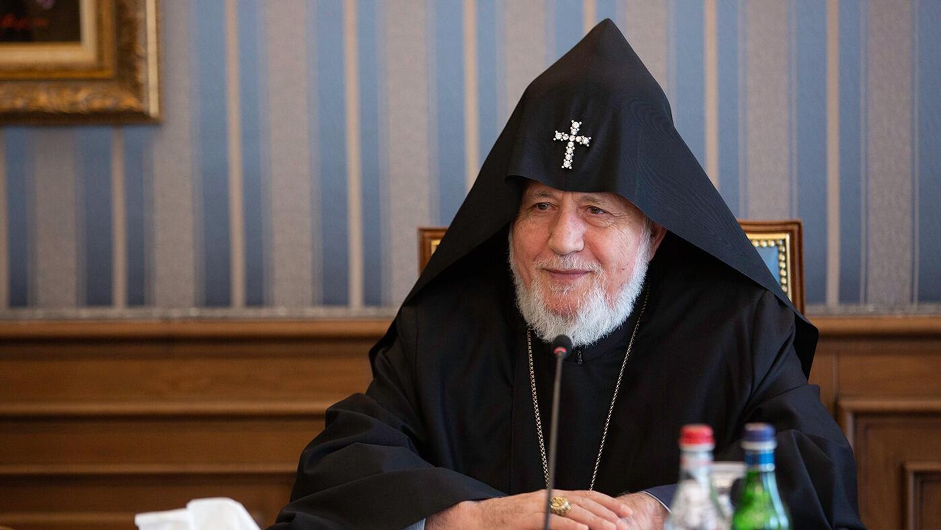 Католикос Гарегин II назвал бессрочным свой призыв к отставке премьер-министра